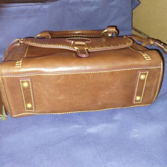 Dooney & Bourke Florentine medium leathe satchel, never used, discontinued color - Picture 4 of 16